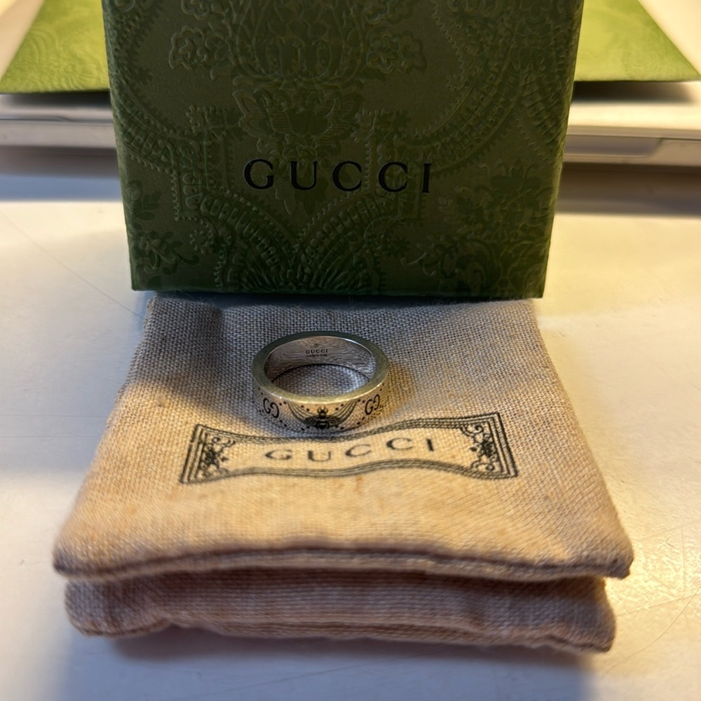 GUCCI GG AND BEE ENGRAVED RING - SIZE 21 FULL SET - Picture 2 of 7